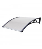 Polikarbonatinis stogelis virš durų su loveliu lietaus vandeniui