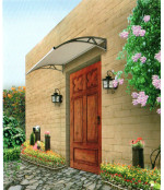 Polikarbonato stogelis su lataku 930x1500 mm skaidrus, juodi laikikliai