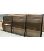 Sujungtas polikarbonato stogelis 1400x3000 mm tamsintas, juodi laikikliai